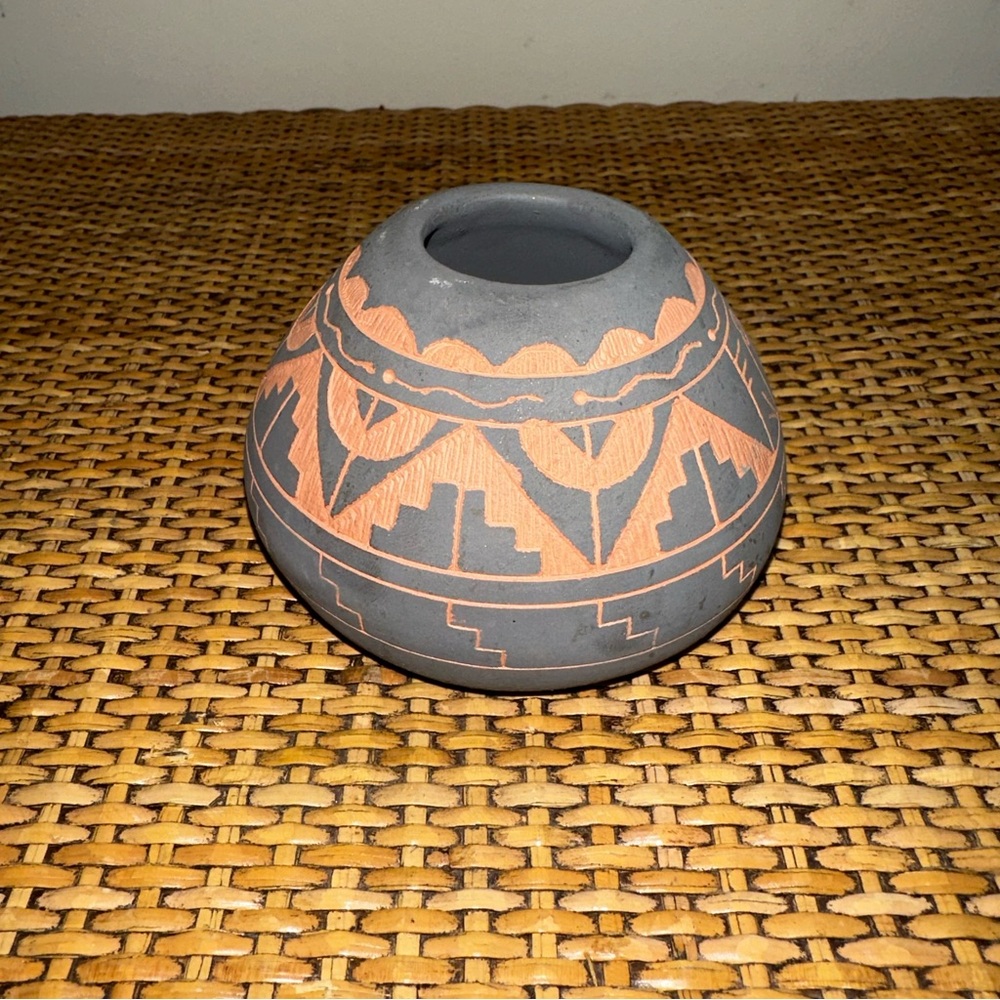Navajo Pottery Hand Etched Pyramid Bird Geometric 3 1/8" Pot Gray Orange Signed